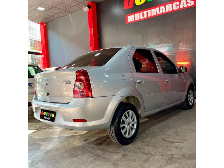 RENAULT - LOGAN - 2010/2011 - Prata - R$ 27.900,00