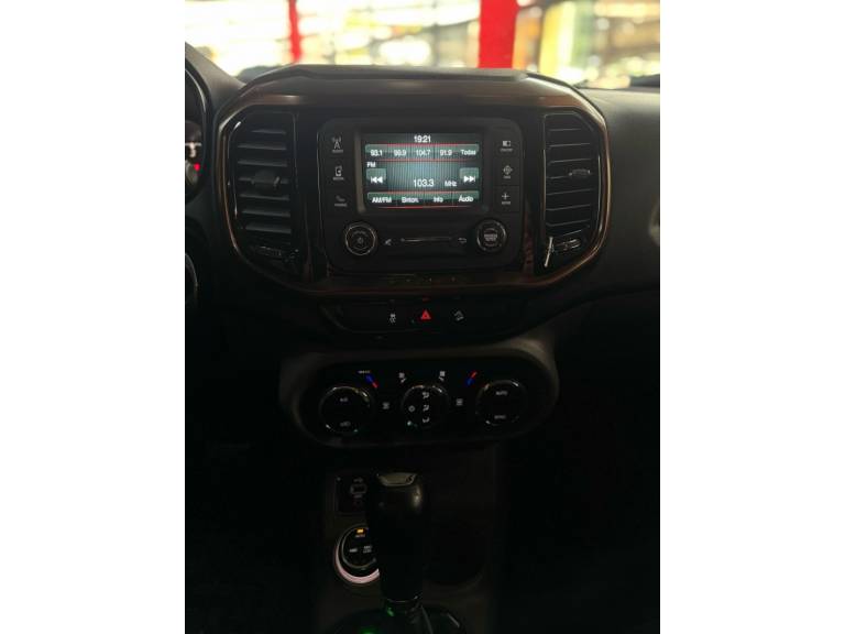 FIAT - TORO - 2018/2019 - Branca - R$ 111.900,00