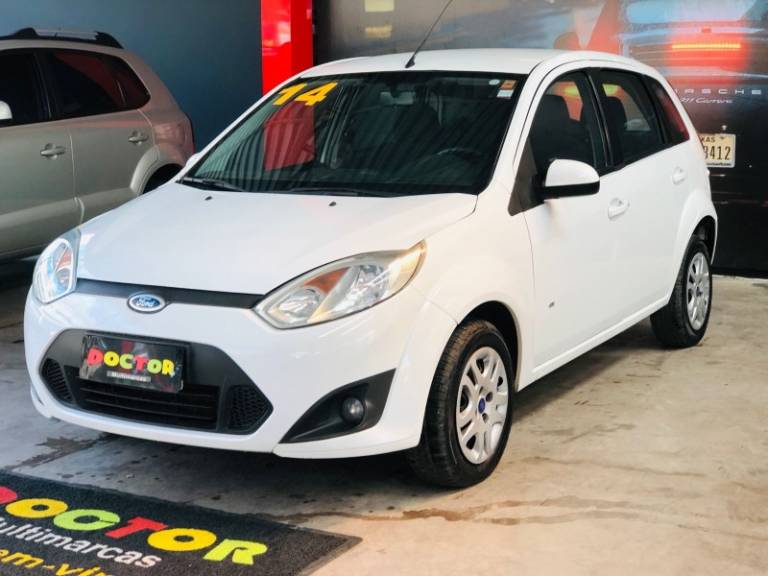 FORD - FIESTA - 2013/2014 - Branca - R$ 39.900,00