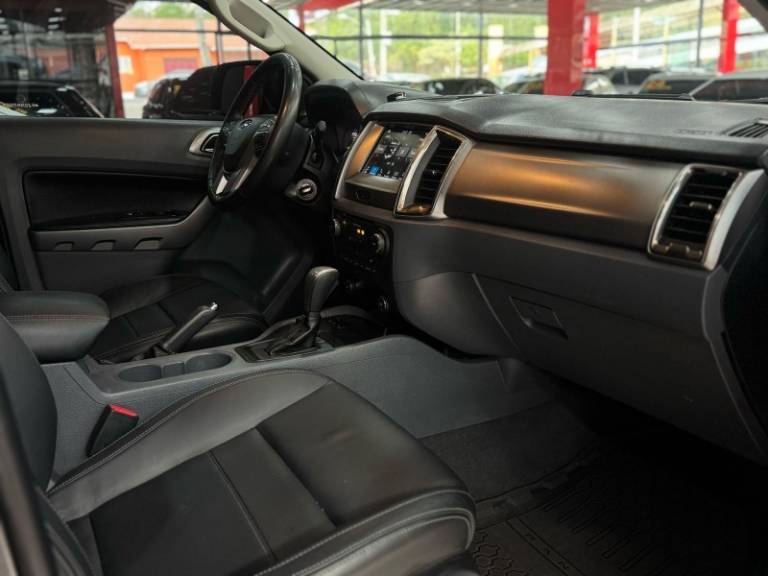 FORD - RANGER - 2018/2019 - Cinza - R$ 169.000,00
