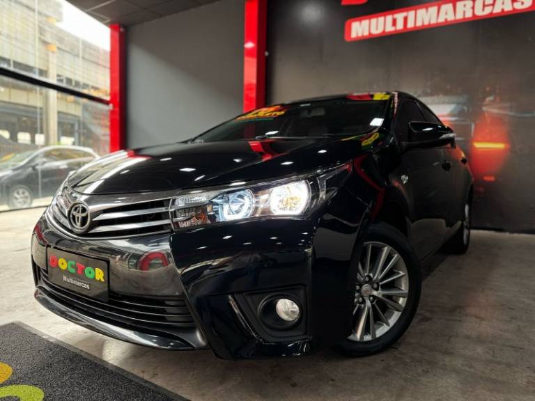 TOYOTA - COROLLA - 2015/2016 - Preta - R$ 90.900,00