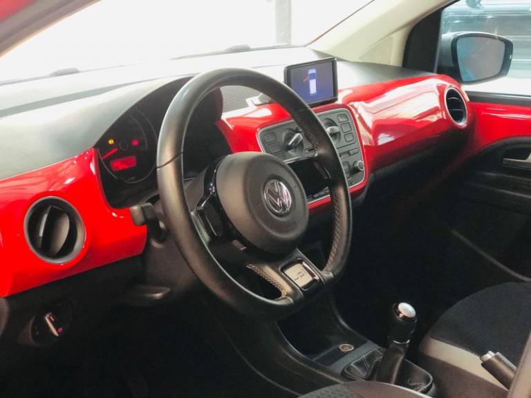 VOLKSWAGEN - UP - 2015/2016 - Vermelha - R$ 55.900,00