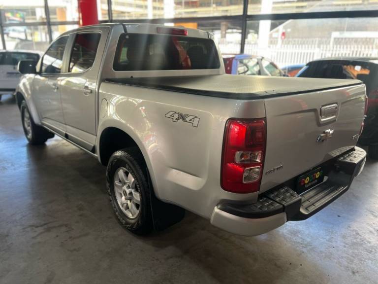 CHEVROLET - S10 - 2014/2014 - Prata - R$ 96.900,00