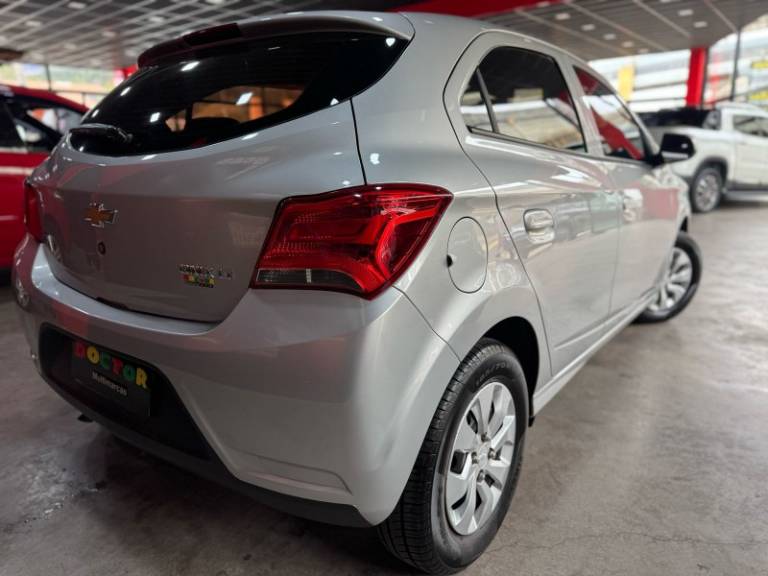CHEVROLET - ONIX - 2016/2017 - Prata - R$ 56.900,00