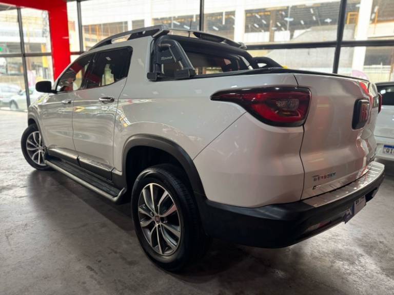 FIAT - TORO - 2018/2019 - Branca - R$ 111.900,00