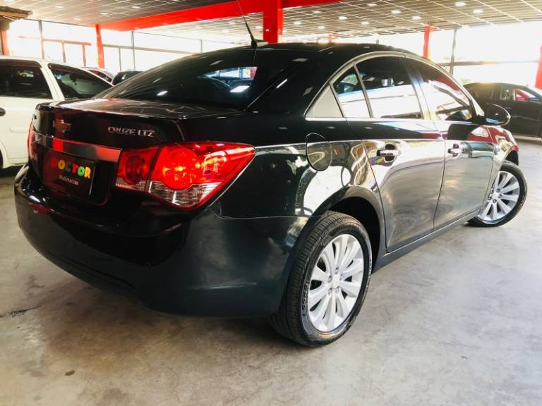 CHEVROLET - CRUZE - 2014/2014 - Preta - R$ 70.900,00