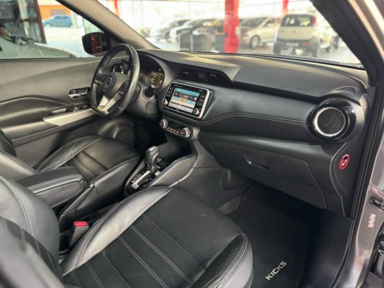 NISSAN - KICKS - 2018/2019 - Cinza - R$ 91.900,00