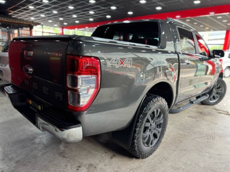 FORD - RANGER - 2018/2019 - Cinza - R$ 169.000,00
