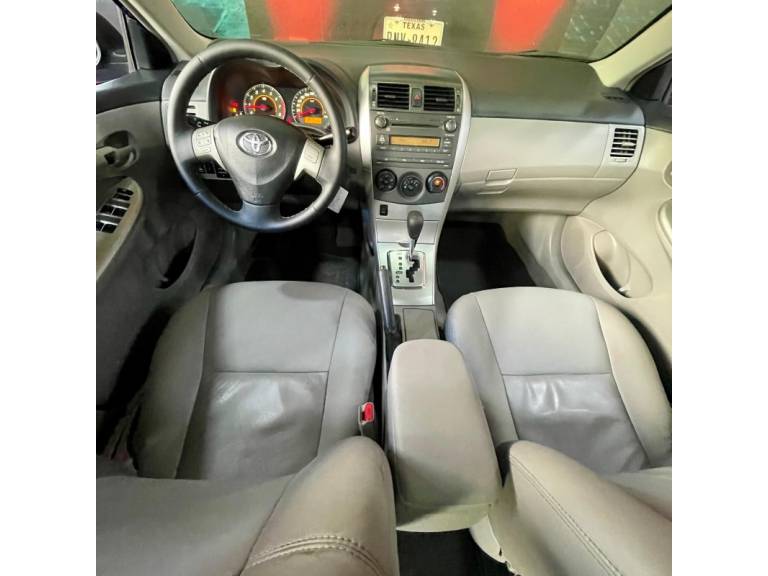 TOYOTA - COROLLA - 2013/2014 - Preta - R$ 71.900,00