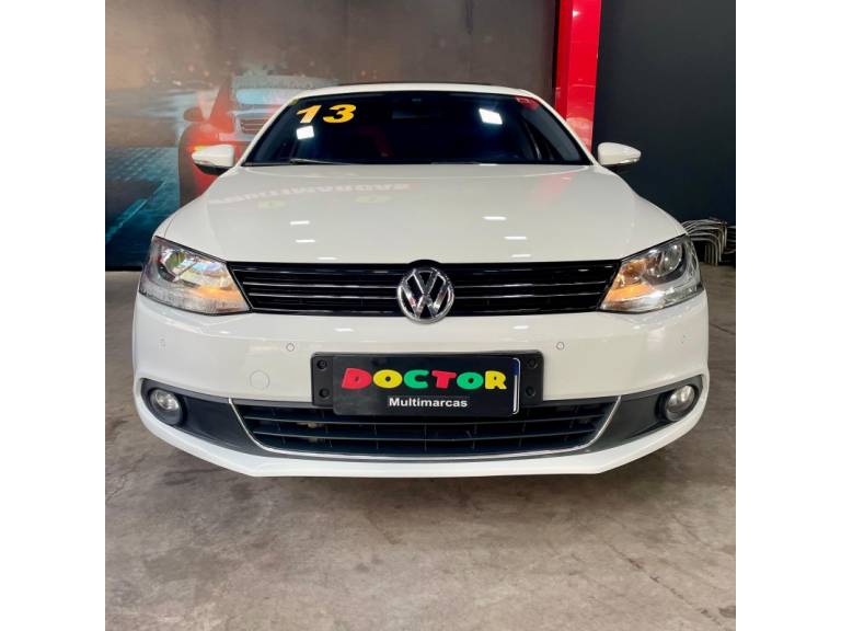 VOLKSWAGEN - JETTA - 2012/2013 - Branca - R$ 77.900,00