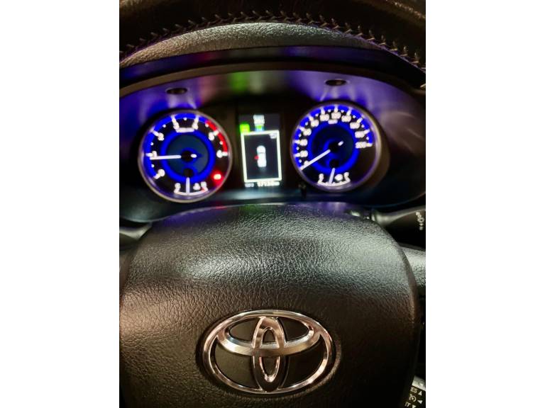 TOYOTA - HILUX - 2017/2017 - Branca - R$ 181.900,00