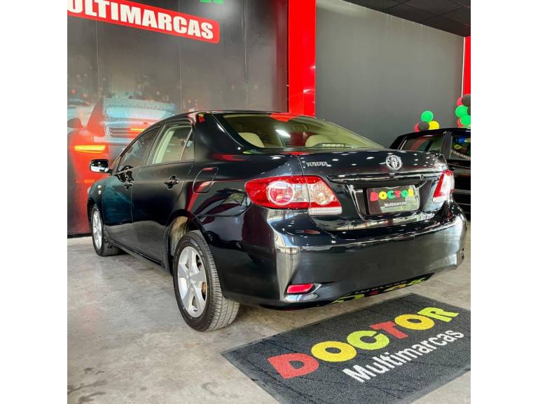 TOYOTA - COROLLA - 2013/2014 - Preta - R$ 71.900,00
