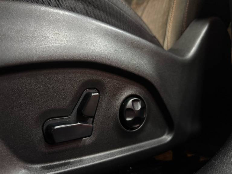 FIAT - TORO - 2018/2019 - Branca - R$ 111.900,00