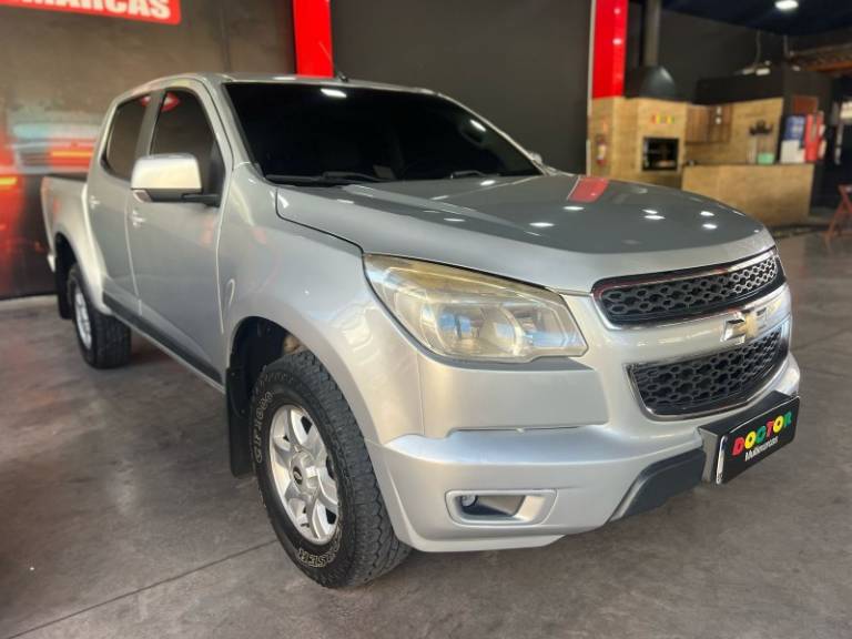CHEVROLET - S10 - 2014/2014 - Prata - R$ 96.900,00