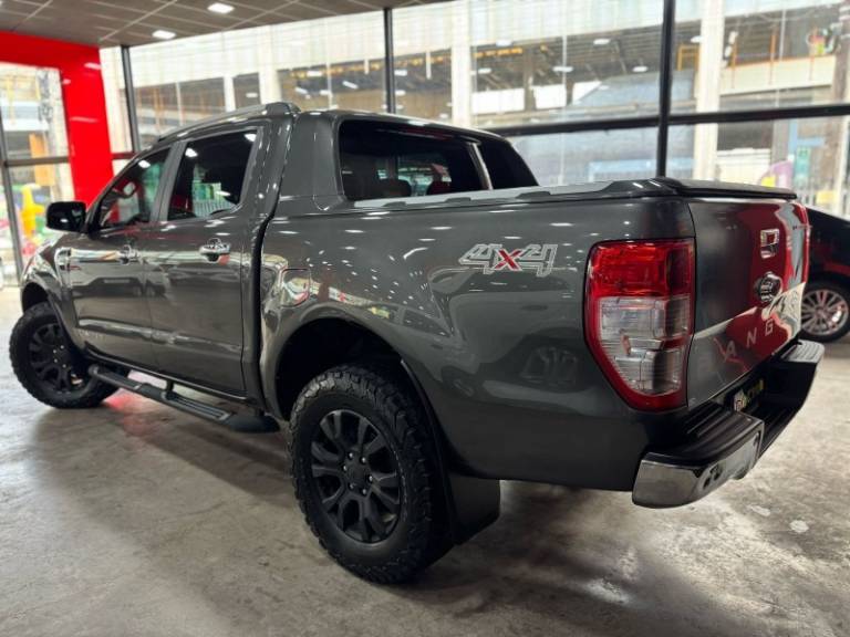 FORD - RANGER - 2018/2019 - Cinza - R$ 169.000,00