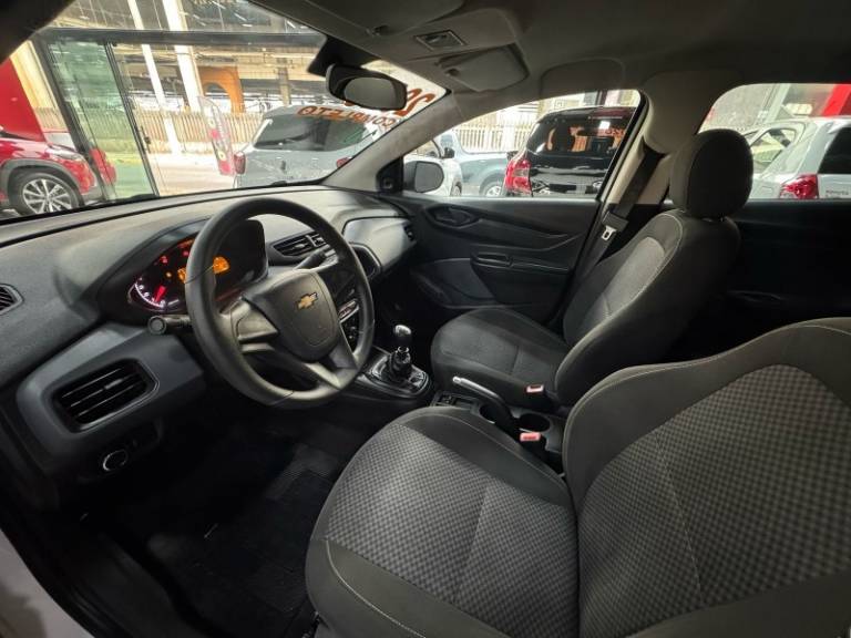 CHEVROLET - ONIX - 2020/2020 - Branca - R$ 59.900,00