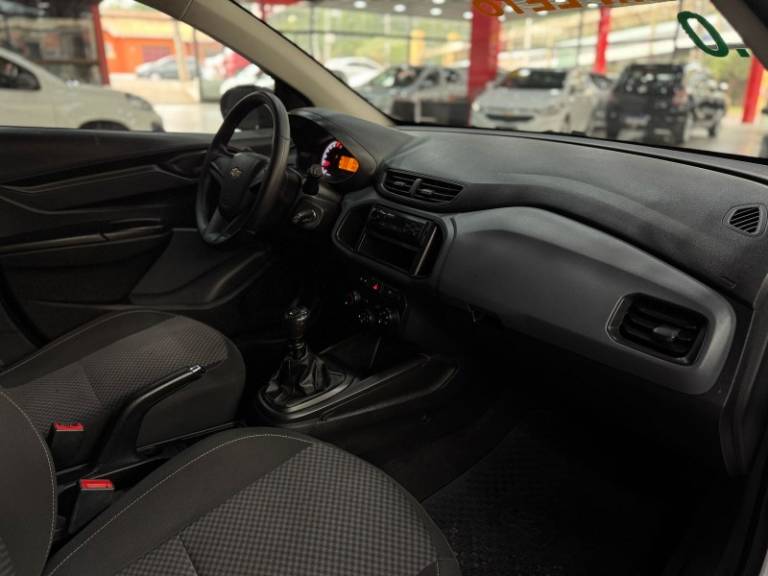 CHEVROLET - ONIX - 2020/2020 - Branca - R$ 59.900,00