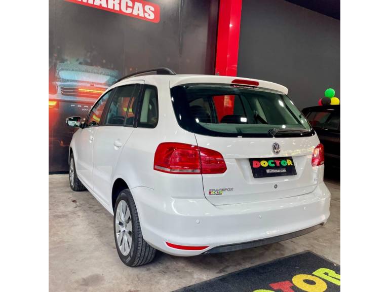 VOLKSWAGEN - SPACEFOX - 2017/2018 - Branca - R$ 58.900,00