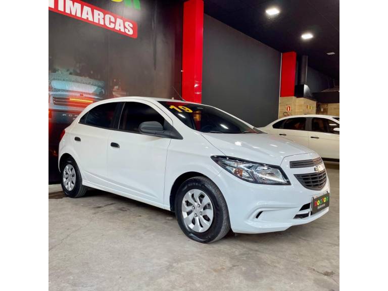 CHEVROLET - ONIX - 2018/2019 - Branca - R$ 56.900,00