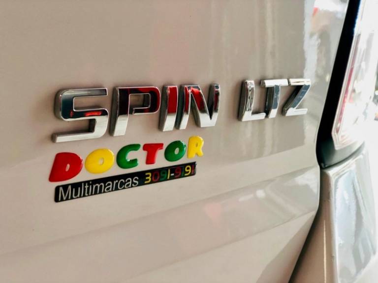CHEVROLET - SPIN - 2015/2016 - Branca - R$ 63.900,00