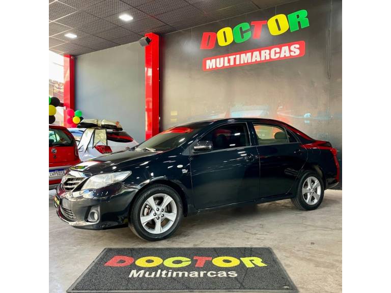 TOYOTA - COROLLA - 2013/2014 - Preta - R$ 71.900,00