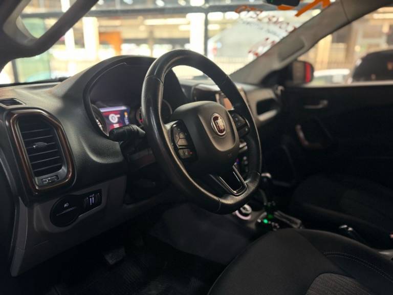 FIAT - TORO - 2018/2019 - Branca - R$ 111.900,00