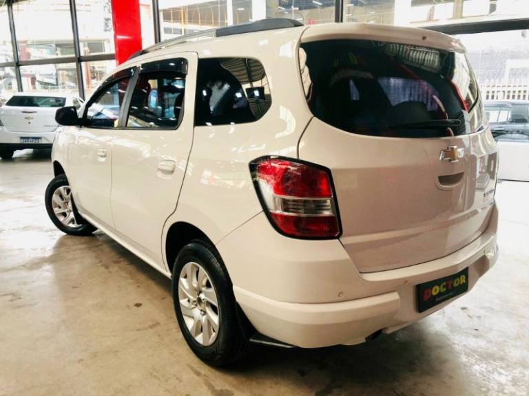 CHEVROLET - SPIN - 2015/2016 - Branca - R$ 63.900,00
