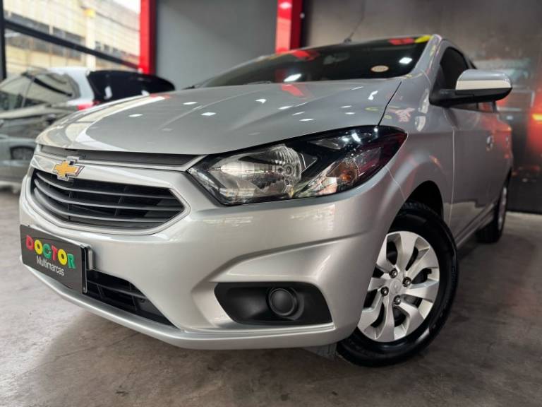 CHEVROLET - ONIX - 2016/2017 - Prata - R$ 56.900,00