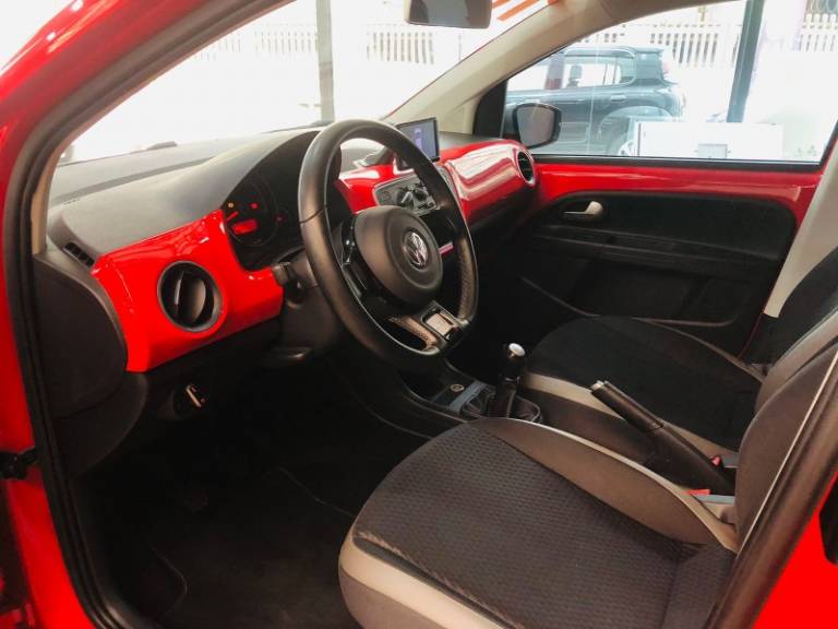 VOLKSWAGEN - UP - 2015/2016 - Vermelha - R$ 55.900,00