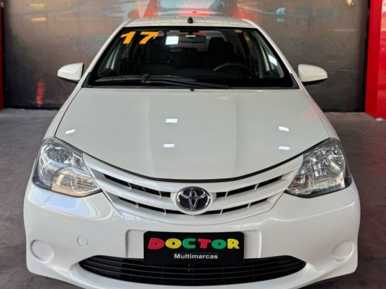 TOYOTA - ETIOS - 2016/2017 - Branca - R$ 56.900,00