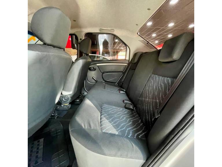 RENAULT - LOGAN - 2010/2011 - Prata - R$ 27.900,00