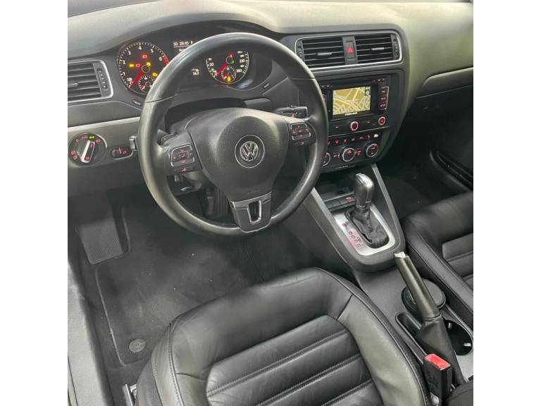 VOLKSWAGEN - JETTA - 2012/2013 - Branca - R$ 77.900,00