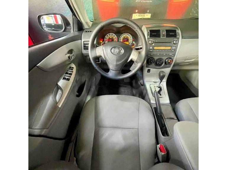 TOYOTA - COROLLA - 2013/2014 - Preta - R$ 71.900,00