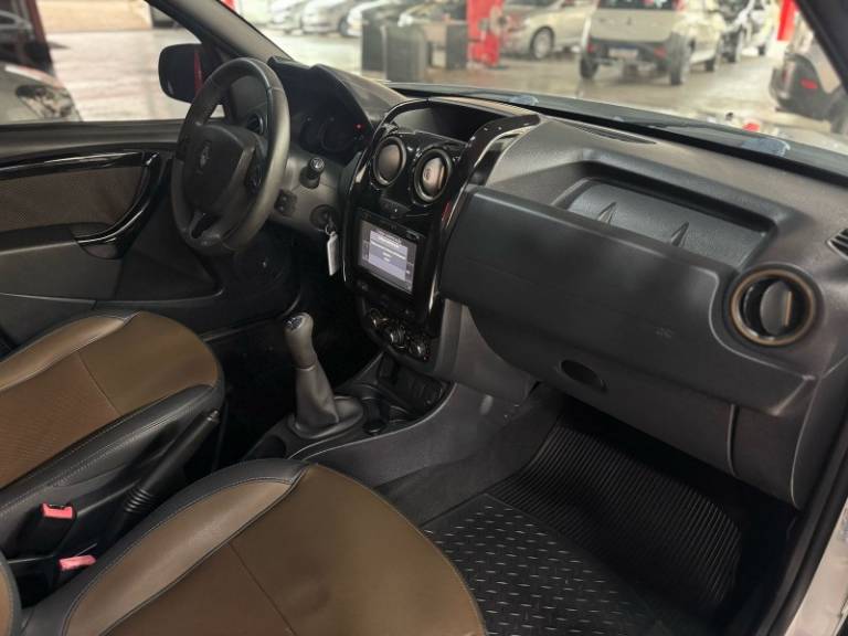 RENAULT - DUSTER - 2015/2016 - Prata - R$ 67.900,00