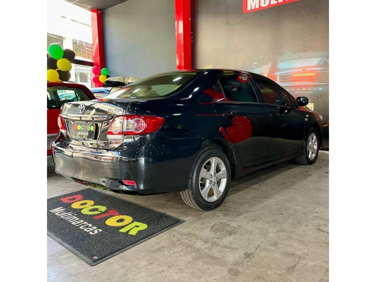 TOYOTA - COROLLA - 2013/2014 - Preta - R$ 71.900,00