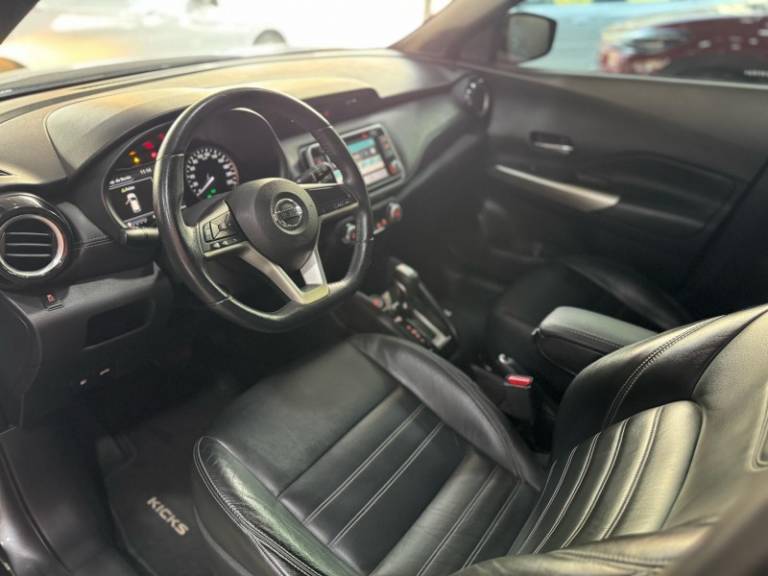 NISSAN - KICKS - 2018/2019 - Cinza - R$ 91.900,00