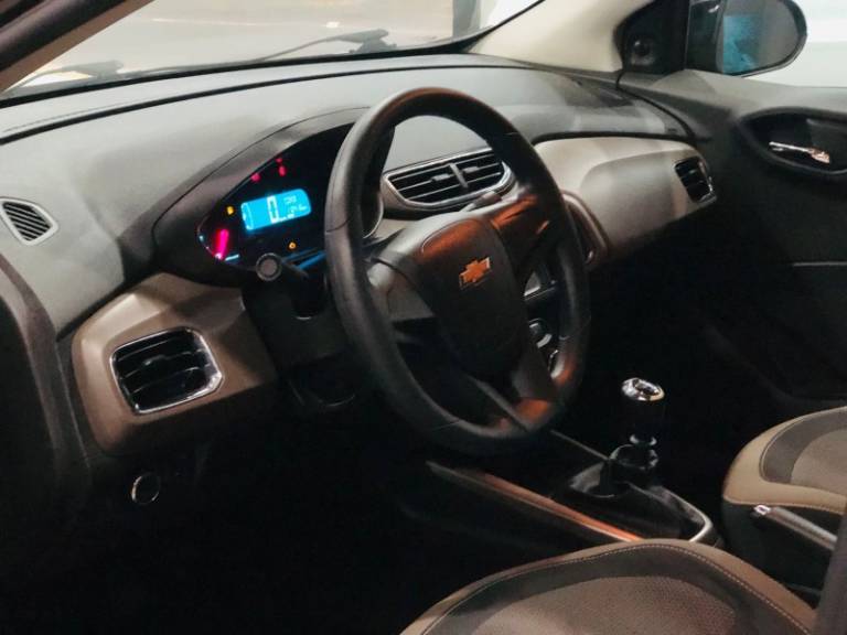CHEVROLET - PRISMA - 2014/2015 - Preta - R$ 56.900,00