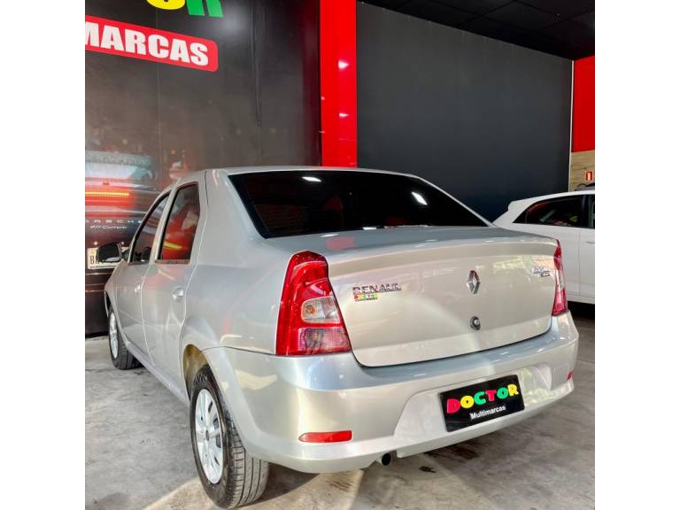 RENAULT - LOGAN - 2010/2011 - Prata - R$ 27.900,00
