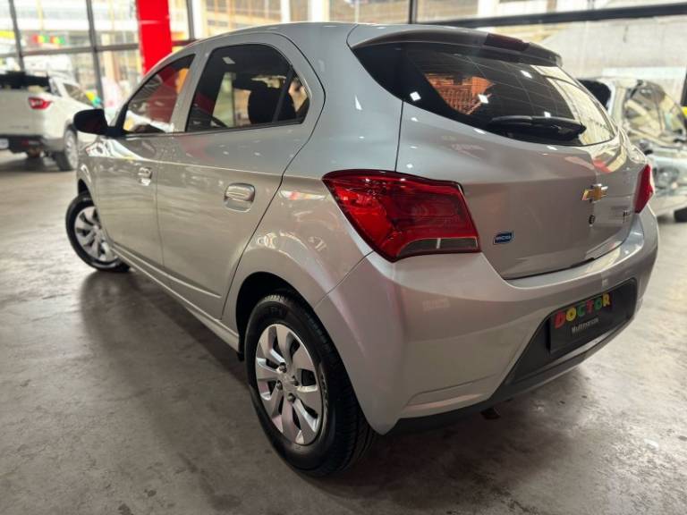 CHEVROLET - ONIX - 2016/2017 - Prata - R$ 56.900,00