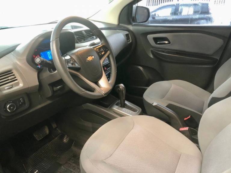 CHEVROLET - SPIN - 2015/2016 - Branca - R$ 63.900,00