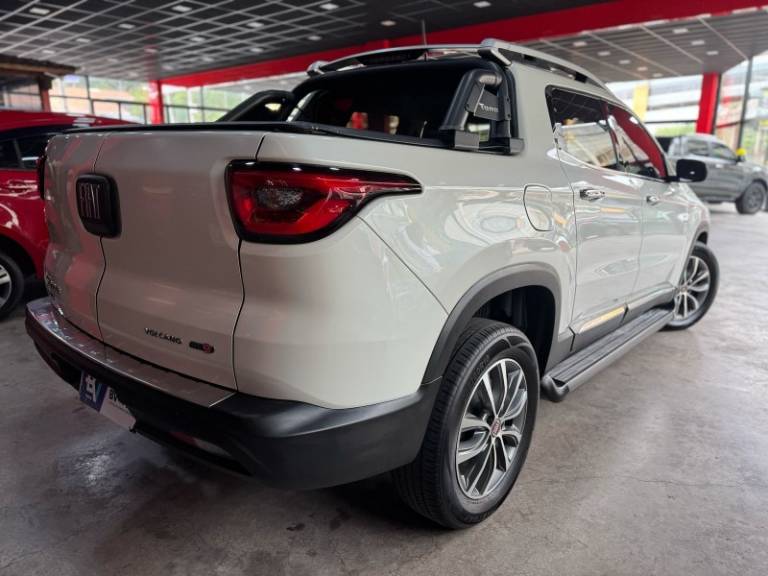 FIAT - TORO - 2018/2019 - Branca - R$ 111.900,00