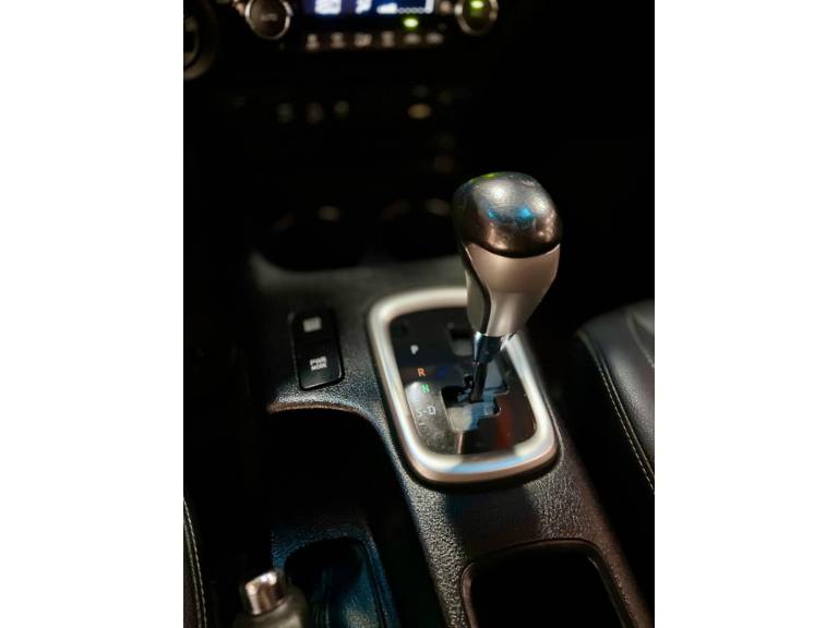 TOYOTA - HILUX - 2017/2017 - Branca - R$ 181.900,00