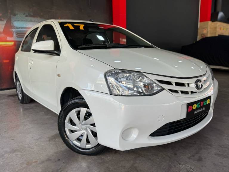 TOYOTA - ETIOS - 2016/2017 - Branca - R$ 56.900,00