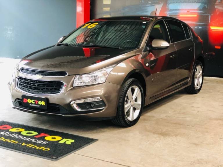 CHEVROLET - CRUZE - 2015/2016 - Cinza - R$ 77.900,00