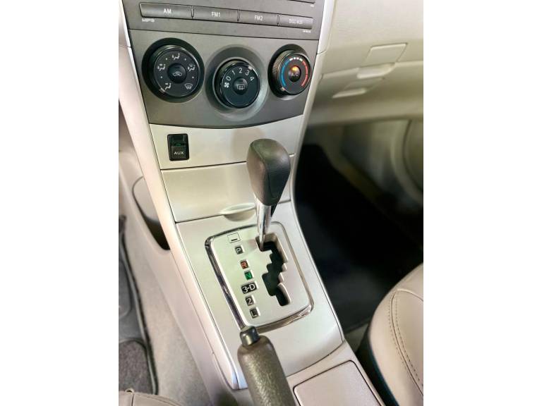 TOYOTA - COROLLA - 2013/2014 - Preta - R$ 71.900,00