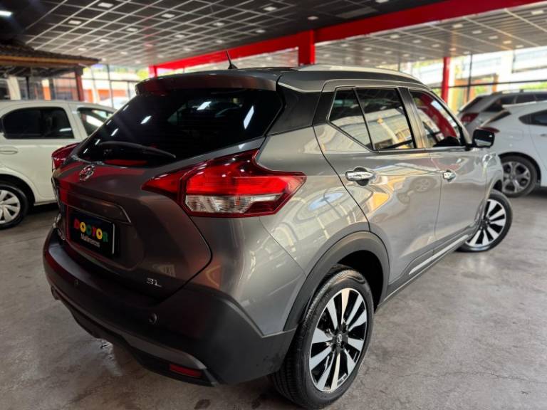NISSAN - KICKS - 2018/2019 - Cinza - R$ 91.900,00